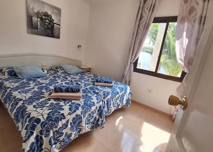 With Terrace & Palm Trees 25mb Wifi Κοραλέχο