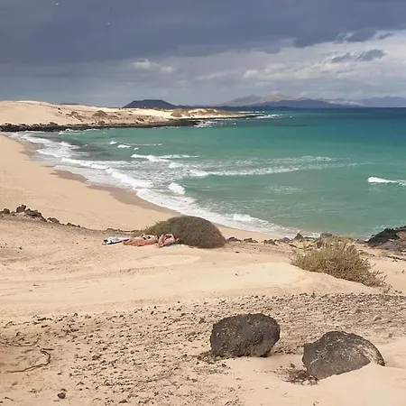 With Terrace & Palm Trees 25mb Wifi شقة *