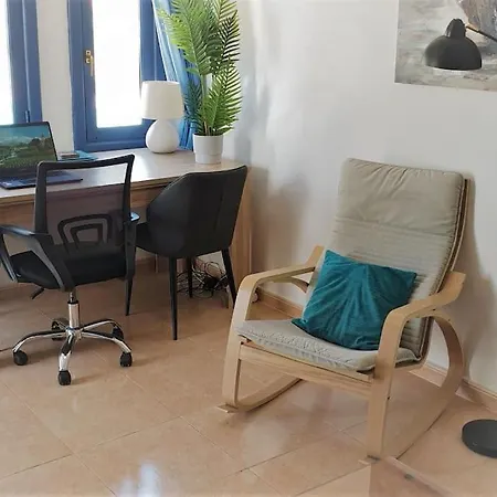 شقة With Terrace & Palm Trees 25mb Wifi *