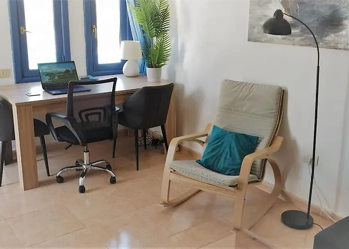 شقة With Terrace & Palm Trees 25mb Wifi *