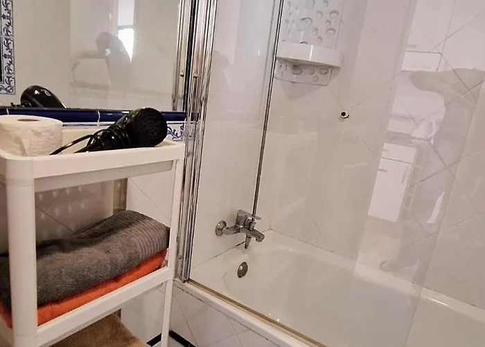 With Terrace & Palm Trees 25mb Wifi شقة